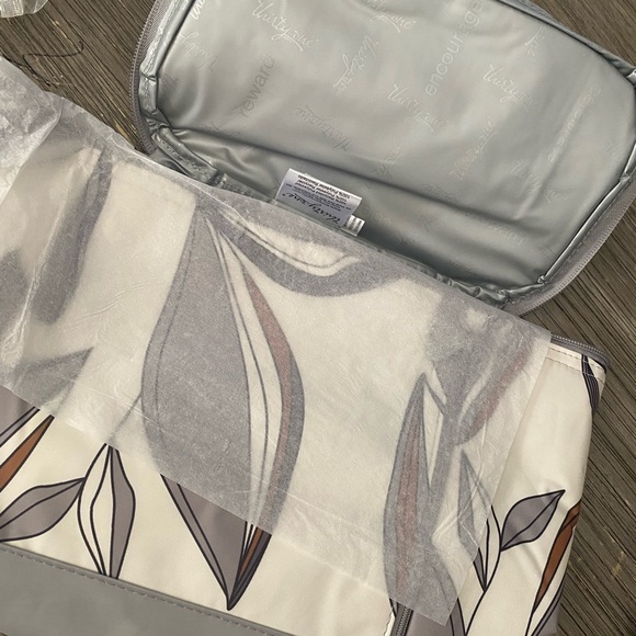 Thirty-One Insulated Bucket tote. - Picture 3 of 4